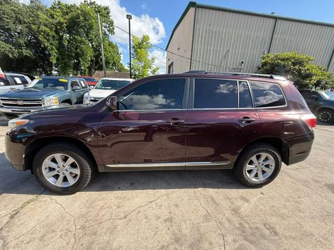 Used 2011 Toyota Highlander 4WD w/ Tech Pkg image 4