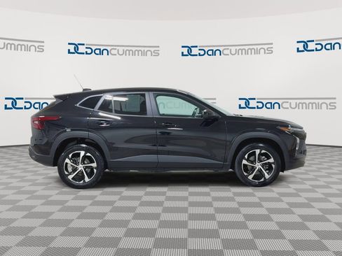 Used 2024 Chevrolet Trax RS FWD image 9