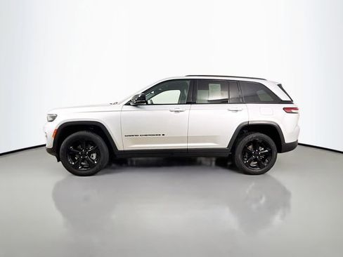 Used 2024 Jeep Grand Cherokee Limited w/ Black Appearance Package image 4