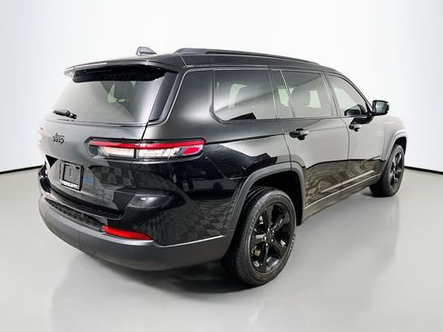 Used 2025 Jeep Grand Cherokee L Laredo image 4