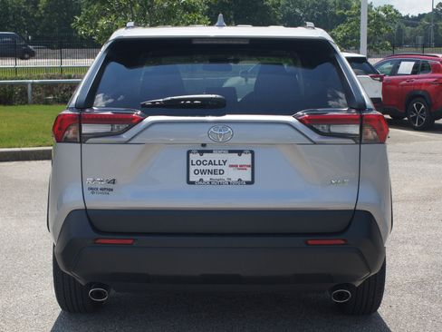 Used 2024 Toyota RAV4 XLE w/ Convenience Package FWD image 3