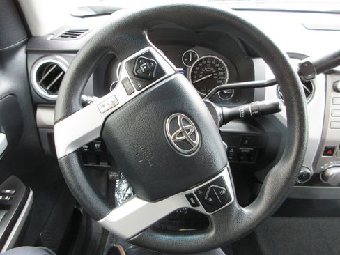 Used 2017 Toyota Tundra SR5 AWD/4WD image 32