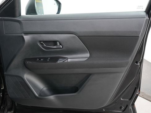 Used 2025 Nissan Kicks S FWD image 11