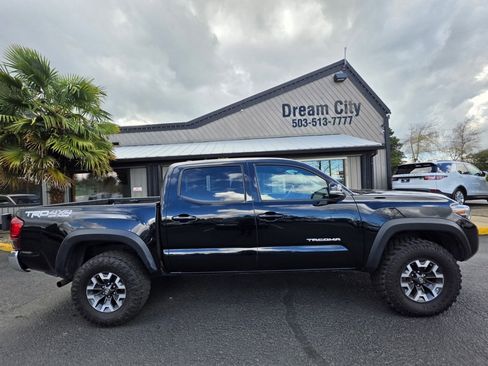 Used 2019 Toyota Tacoma TRD Off-Road AWD/4WD image 6
