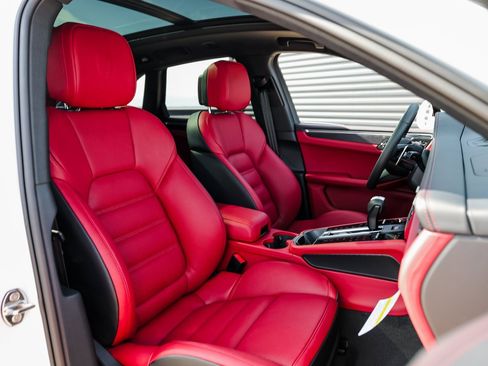 New 2026 Porsche Macan GTS image 29