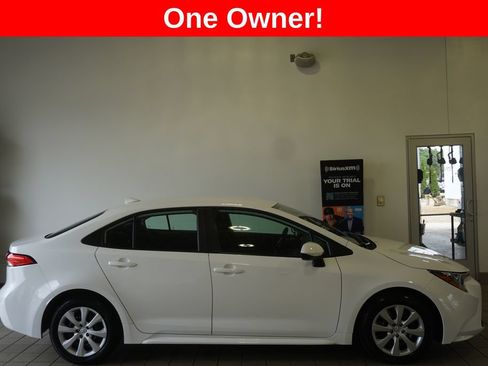 Used 2024 Toyota Corolla LE FWD image 2