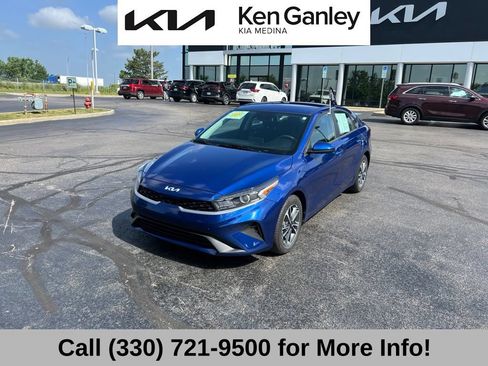 Certified 2023 Kia Forte LXS FWD image 3