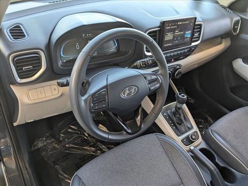 Used 2025 Hyundai Venue Limited FWD image 10