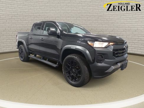 Used 2023 Chevrolet Colorado Trail Boss w/ LPO, Dark Essentials Package AWD/4WD image 3