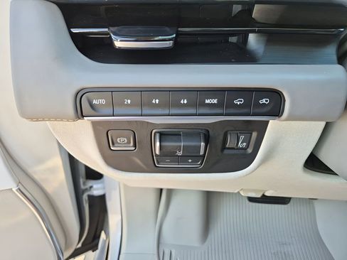 Certified 2023 Cadillac Escalade ESV Sport Platinum w/ LPO, ONYX Package AWD/4WD image 33