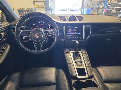 Used 2018 Porsche Macan AWD/4WD image 4