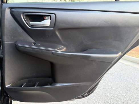 Used 2016 Toyota Camry SE image 42