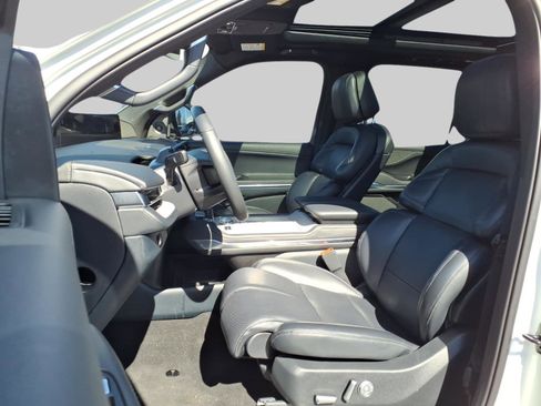 Used 2025 Lincoln Navigator Reserve w/ Jet Appearance Package image 7