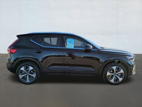 Used 2025 Volvo XC40 B5 Core w/ Protection Package Premier image 6