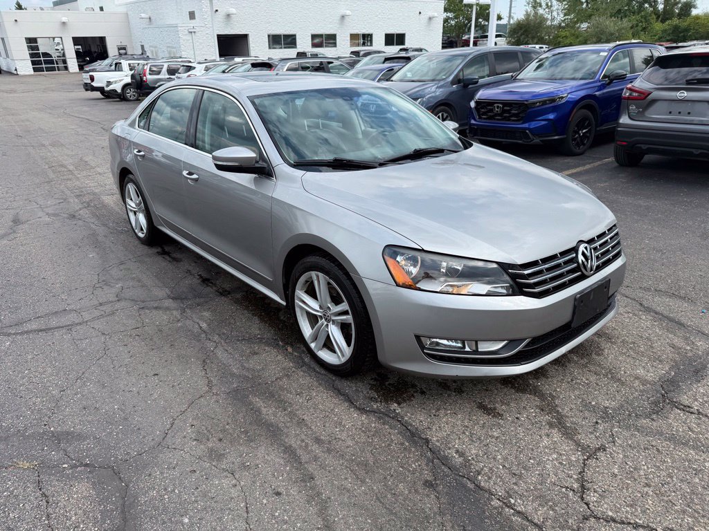Used 2013 Volkswagen Passat TDI SEL Premium FWD image 4