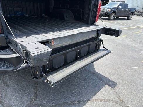 Used 2022 GMC Sierra 1500 SLT w/ SLT Premium Plus Package AWD/4WD image 8