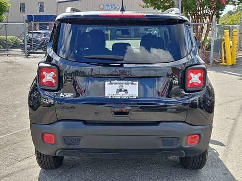 Used 2023 Jeep Renegade Latitude AWD/4WD image 6