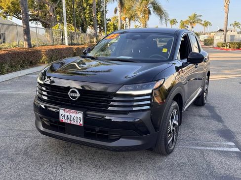 Certified 2025 Nissan Kicks SV FWD image 4