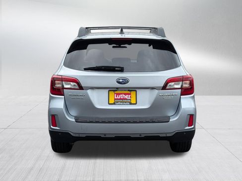 Used 2017 Subaru Outback 2.5i Limited AWD/4WD image 6