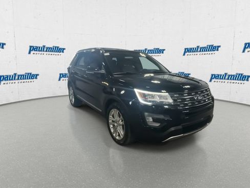 Used 2017 Ford Explorer XLT w/ Equipment Group 202A FWD image 3