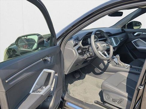 New 2025 Audi Q3 2.0T Premium image 14