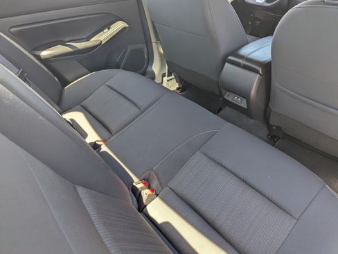 Used 2024 Nissan Altima 2.5 SV FWD image 11