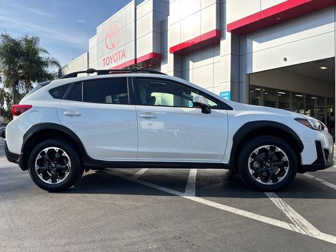 Used 2022 Subaru Crosstrek 2.0i Premium w/ Moonroof Package image 3