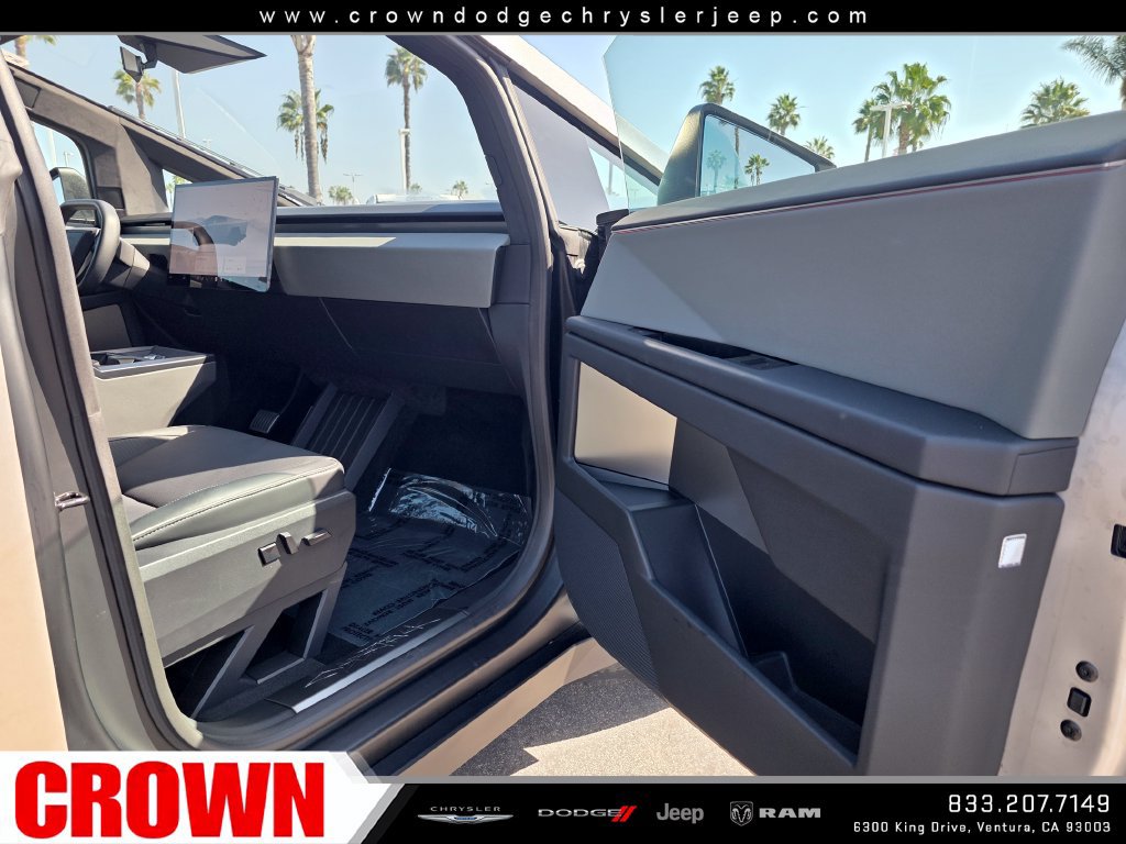 Used 2024 Tesla Cybertruck AWD Crew Cab image 28