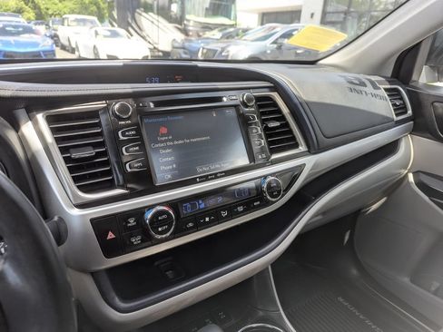 Used 2018 Toyota Highlander XLE AWD/4WD image 20