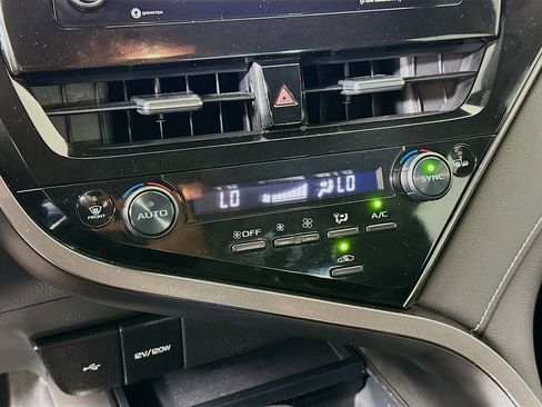 Used 2023 Toyota Camry SE image 22