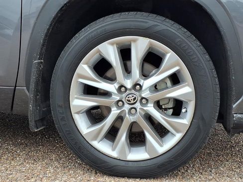 Used 2021 Toyota Highlander Limited w/ Protection Package #3 (TMS) FWD image 10