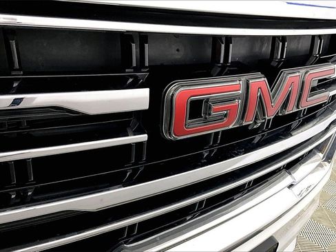 Used 2021 GMC Yukon SLT w/ SLT Premium Package image 24