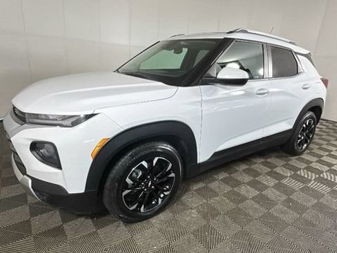 Used 2021 Chevrolet TrailBlazer LT w/ Sun and Liftgate Package FWD image 6