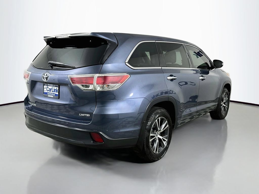 Used 2017 Toyota Highlander Plus FWD image 8