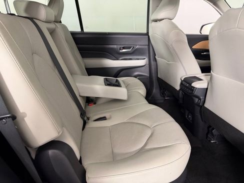 Used 2024 Toyota Grand Highlander AWD image 29