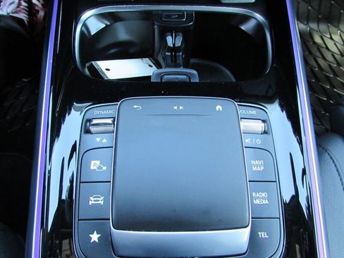 Used 2022 Mercedes-Benz EQB 300 4MATIC image 18