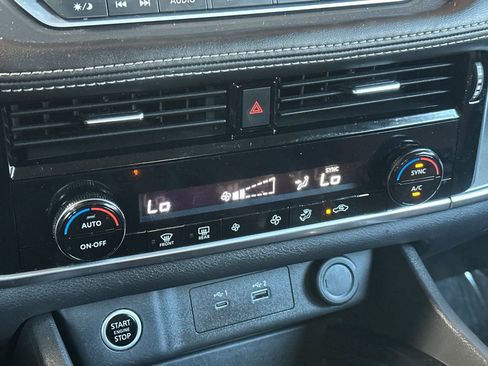 Used 2023 Nissan Rogue SV FWD image 19