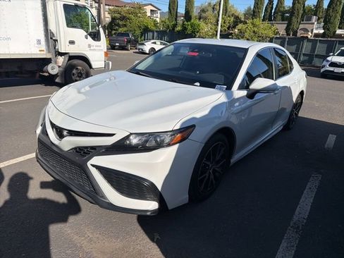 Used 2022 Toyota Camry SE FWD image 13