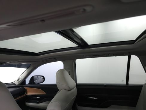 Certified 2025 Toyota Grand Highlander AWD image 7