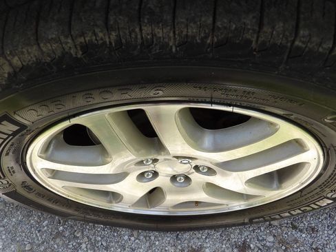 Used 2001 Subaru Outback Wagon image 16