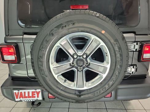 Certified 2022 Jeep Wrangler Unlimited Sahara AWD/4WD image 8
