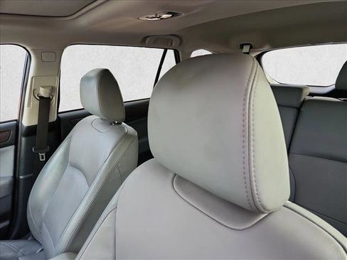 Used 2019 Subaru Outback 2.5i Limited w/ Popular Package #2 image 16