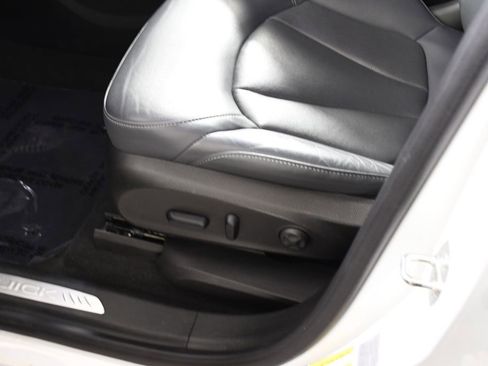 Used 2019 Buick Envision Essence AWD/4WD image 16