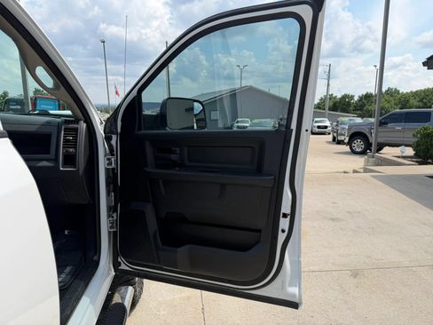 Used 2018 RAM 3500 Tradesman w/ Chrome Appearance Group AWD/4WD image 47
