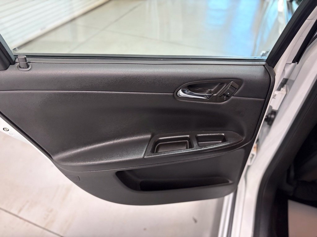 Used 2015 Chevrolet Impala LTZ FWD image 11