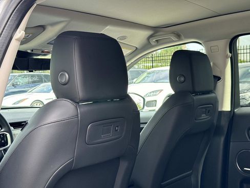 Used 2025 Land Rover Discovery Sport S image 15