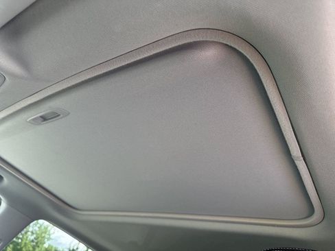 Used 2018 Toyota RAV4 Limited FWD image 26