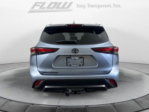 Used 2024 Toyota Highlander XLE image 7