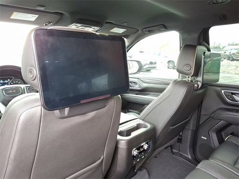 Used 2021 GMC Yukon XL SLT w/ Rear Media and Nav Package image 12