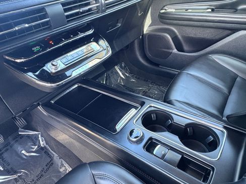 Used 2023 Lincoln Corsair AWD image 17